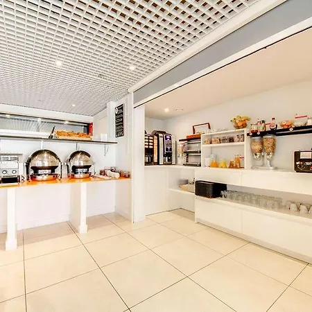 Hotel Brit Porte D'espagne 3*