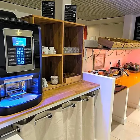 Hotel Brit Porte D'espagne 3*