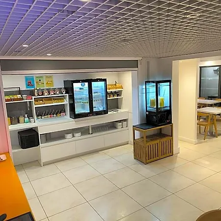 Hotel Brit Porte D'espagne 3*