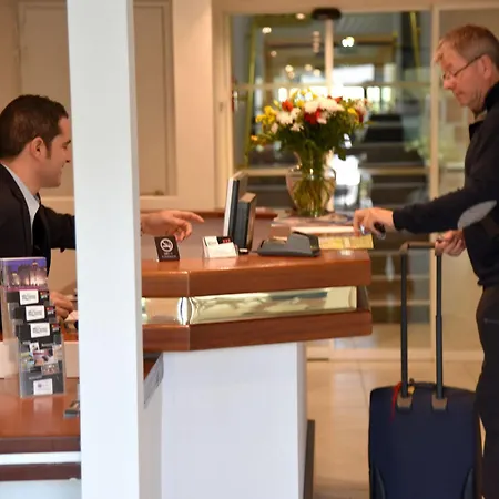 호텔 Brit Porte D'espagne 3*